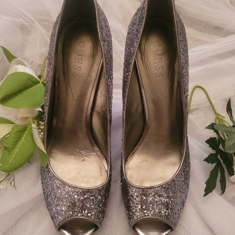 4/$25  GUESS Silver Glitter Heels Used - Picture 4 of 14